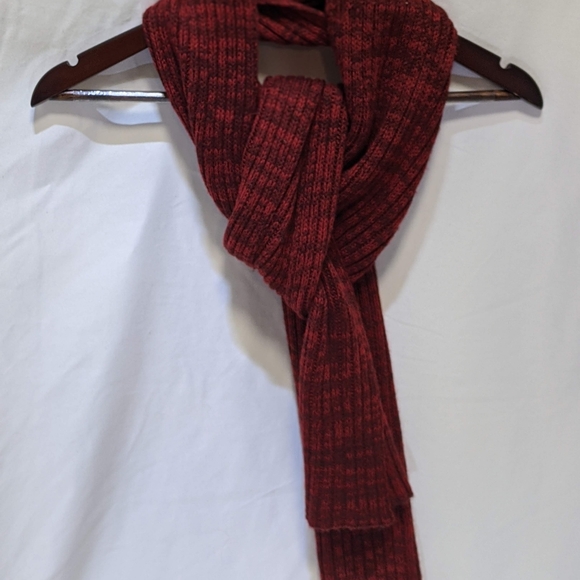 Plush Rouge scarf - Picture 2 of 5